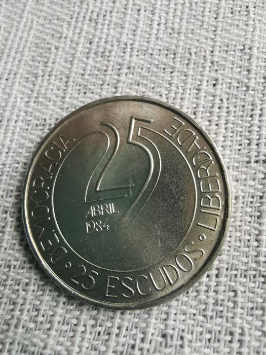 Moeda de 25 escudos- 1984 - 10 Anos do 25 de Abril