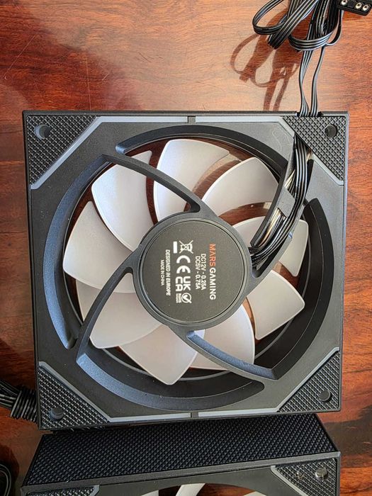 vendo 6 fans 120mm , 3 msi rgb e 3 mars gaiming argb praticamente novas