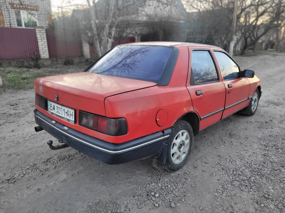 Ford Sierra  газ бензин 1.8 . Чудовий стан