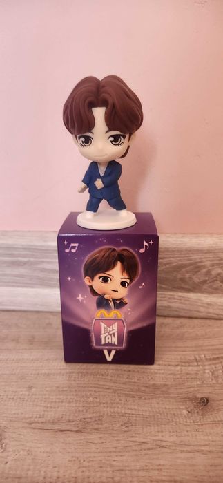 Іграшки BTS з макдональса