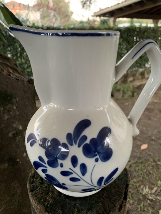 Caneca grande em louça de porcelana de Viana