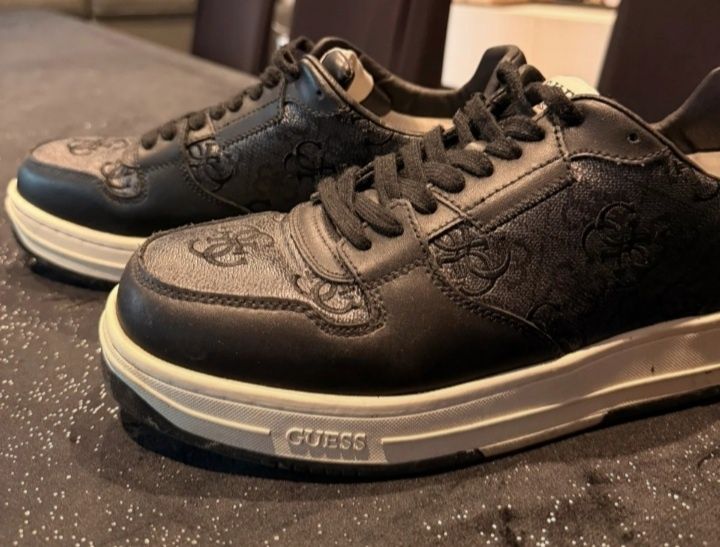 Vendo ténis guess pretos