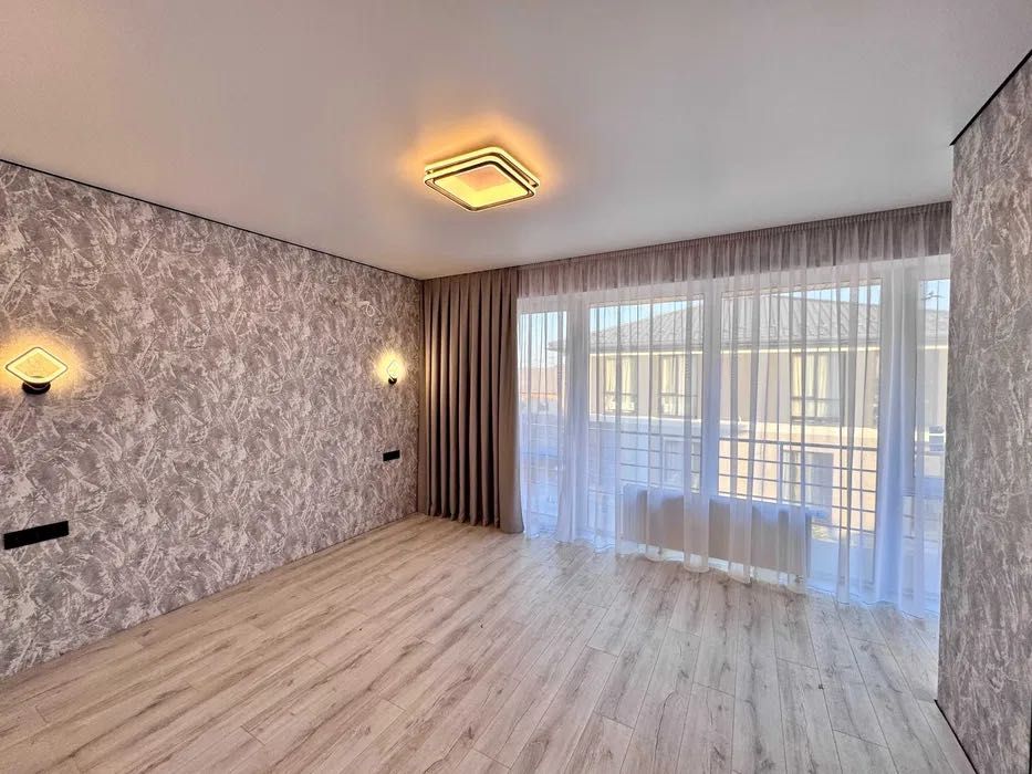 Продаж будинок таунхаус в закритому містечку набережна озеро