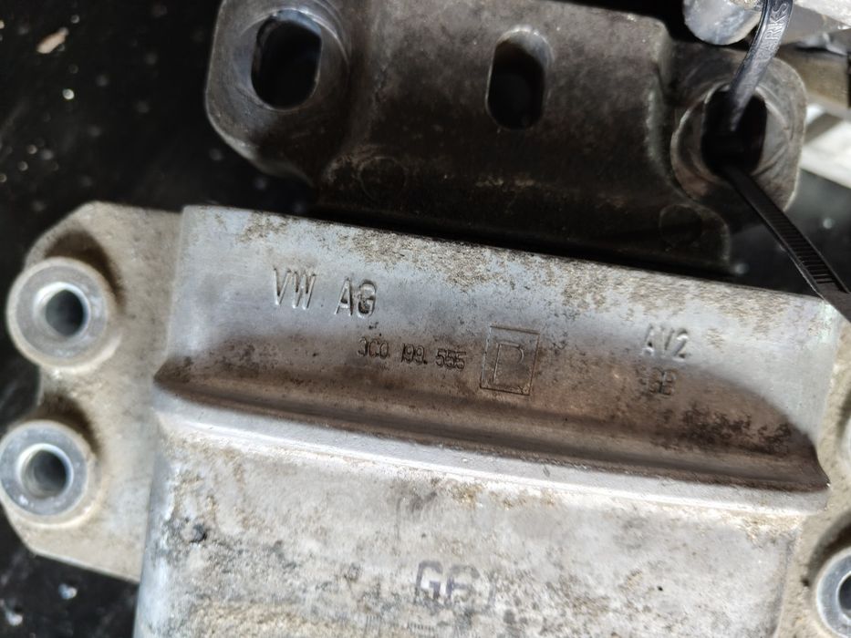 Poduszka silnika łapy łapa mocowanie silnika volkswagen passat b6 golf