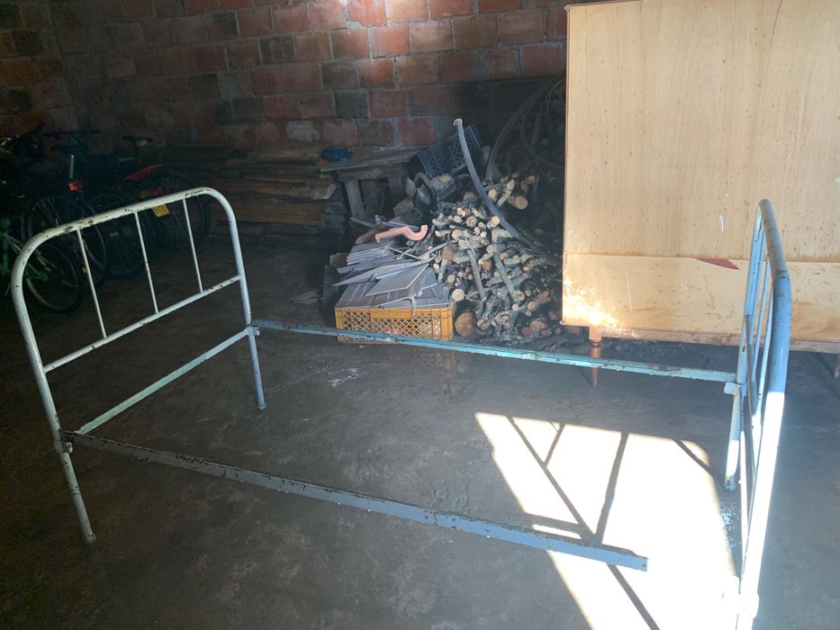 Cama de ferro para restaurar