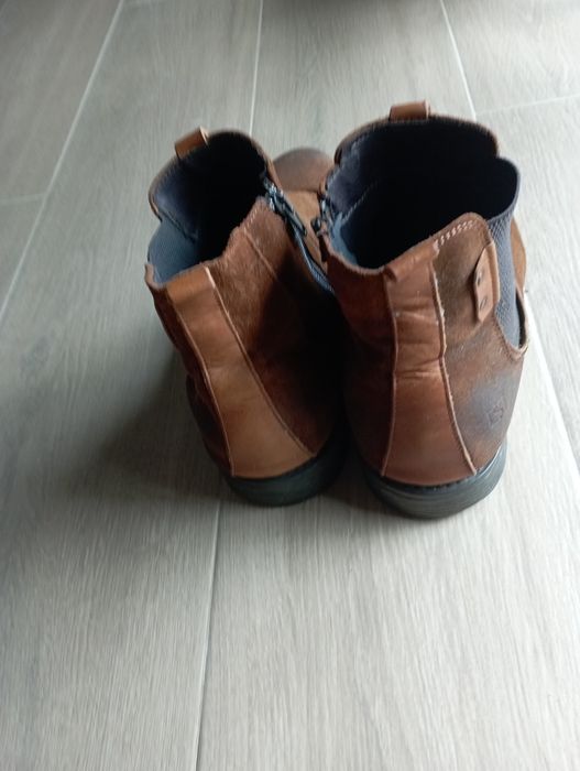 Vendo botas homem castanho camurça, em muito bom estado