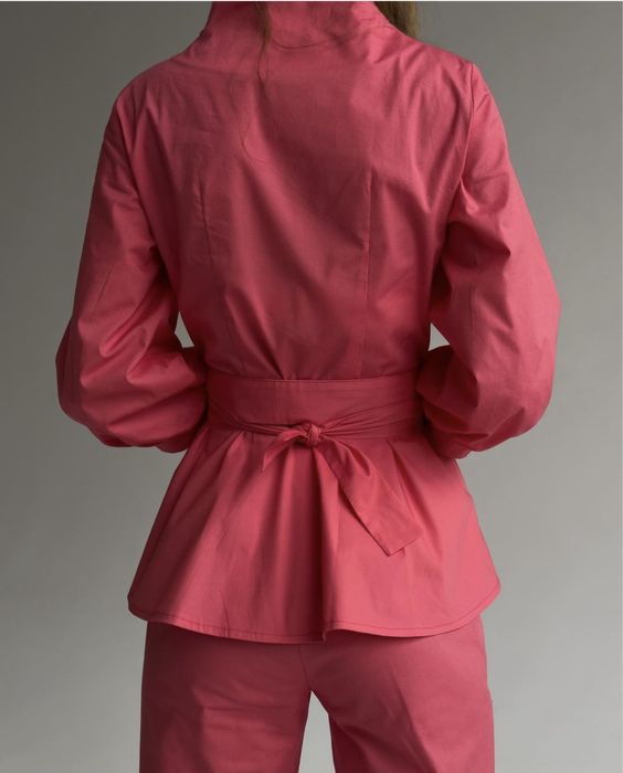 Медичний костюм коралового кольору