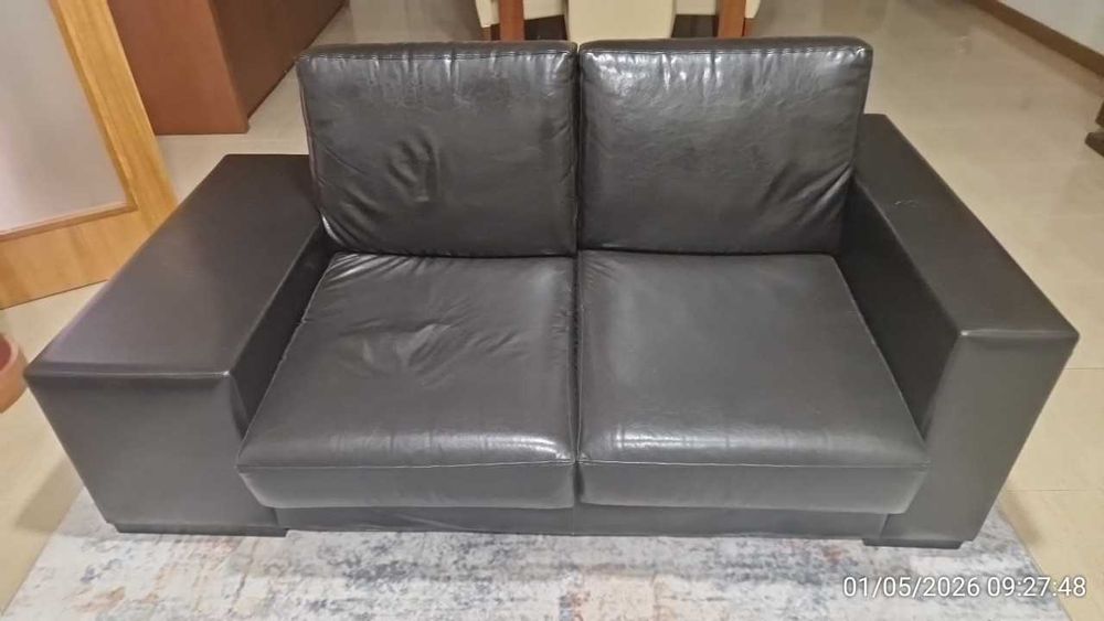 Conjunto de sofás 3+2 lugares estilo moderno.
