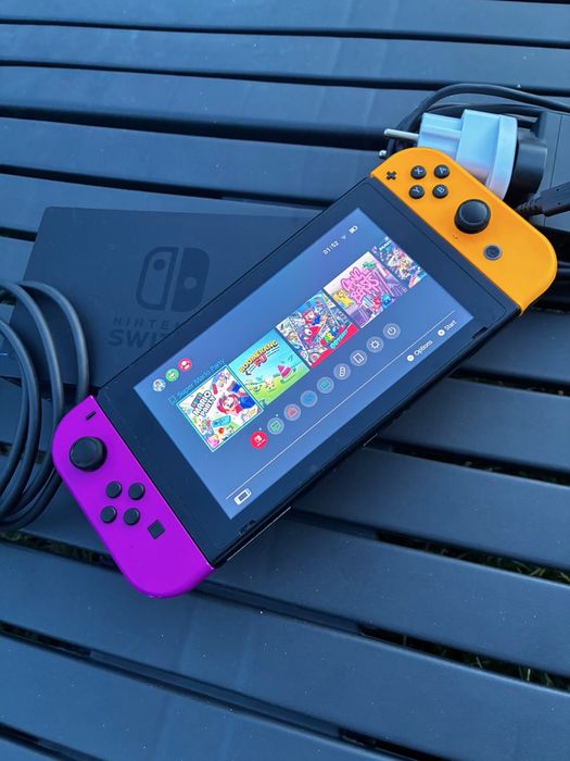 Nintendo Switch + microSD 128 GB – bardzo dobry stan