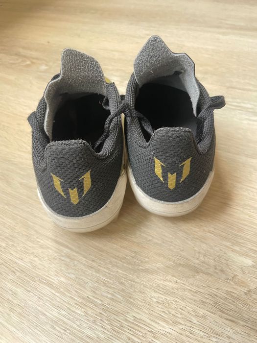 Chuteiras adidas Messi 32