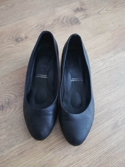 Czarne czółenka buty damskie na niskim obcasie wyściółka ze skóry