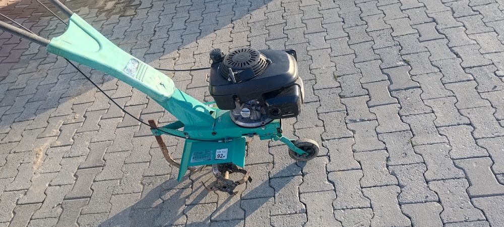 Glebogryzarka ręczna spalinowa