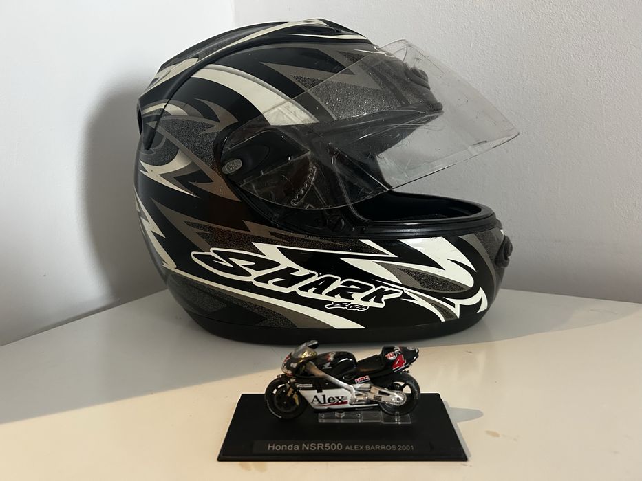Capacete e replica moto Alex Barros para colecionadores
