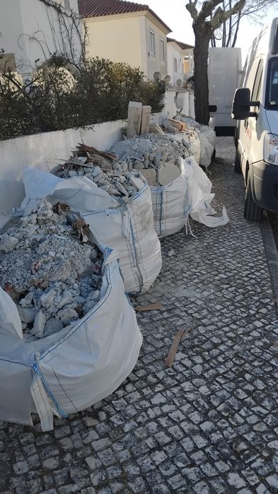 Recolha de entulho/abrir buraco para piscina com recurso a bobcat e camião