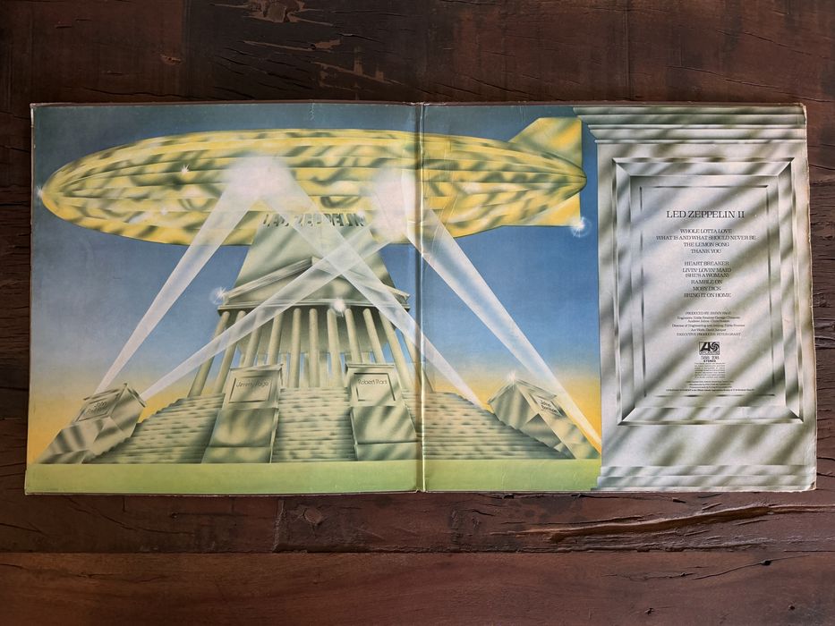 Vinil LP Led Zeppelin II – Atlantic UK, rótulo plum (2.ª prensagem)