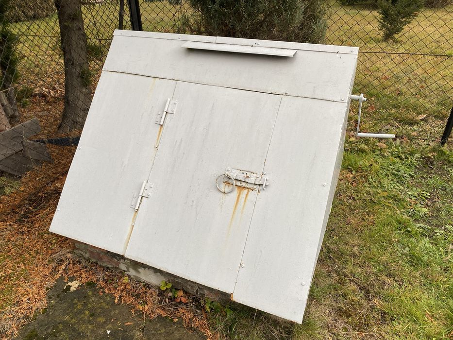 Zabudowa studni metalowa