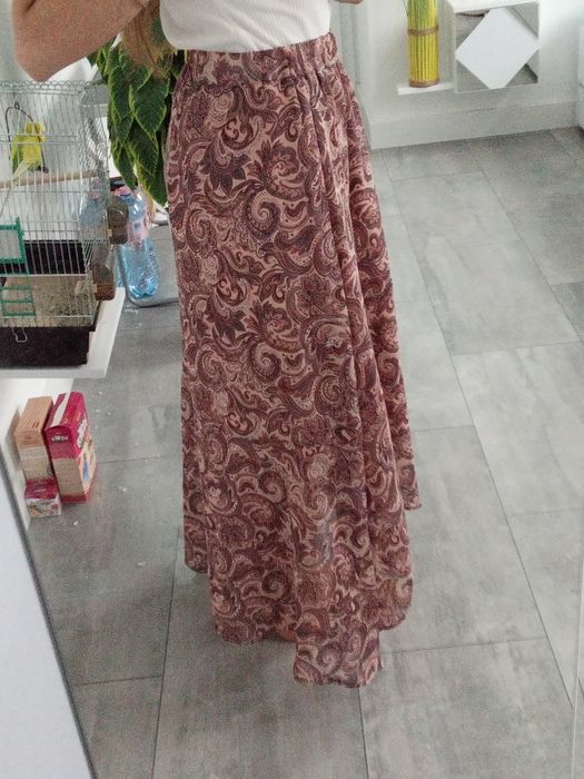 Długa asymetryczna spódnica