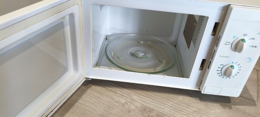 Kuchenka mikrofalowa IGNIS AKL  526 750W