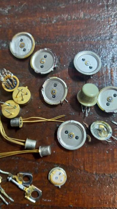 Радіодеталі різні.