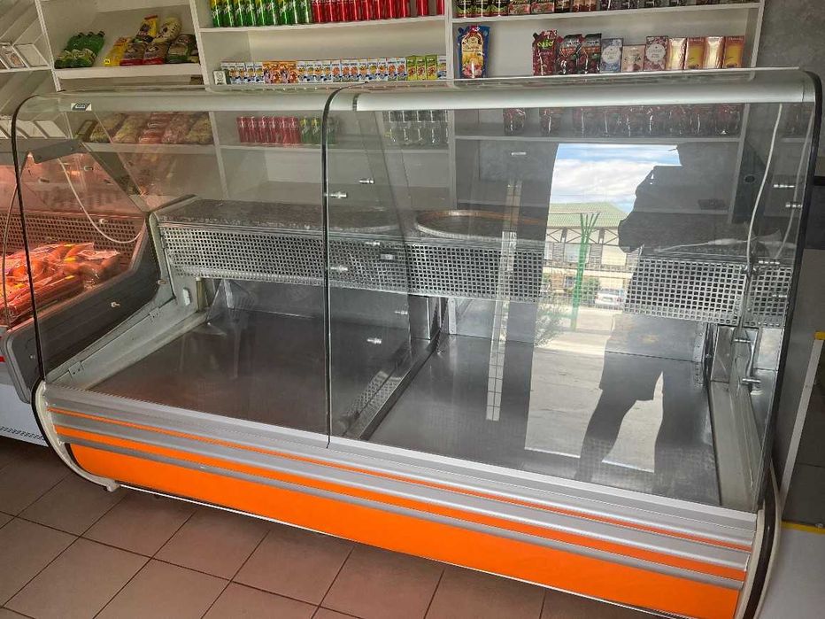 Ветрина холодильник