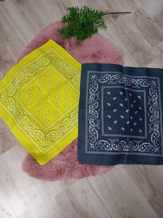 Chusty 54x54 dwie nowe