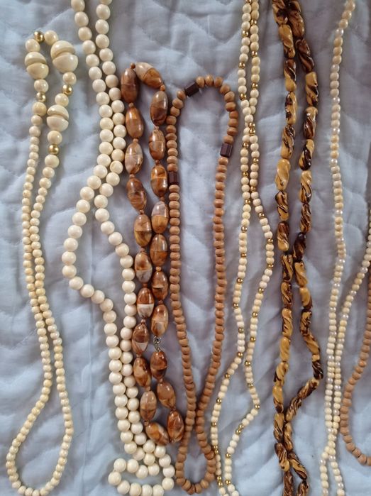 Бусы -намисто,  бижутерия, разной длины, пластмасс.