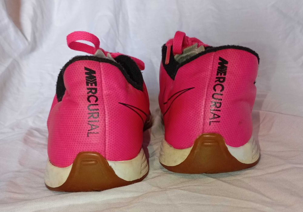 Nike детские бутсы 34 р. 21,5 см. по стельке.