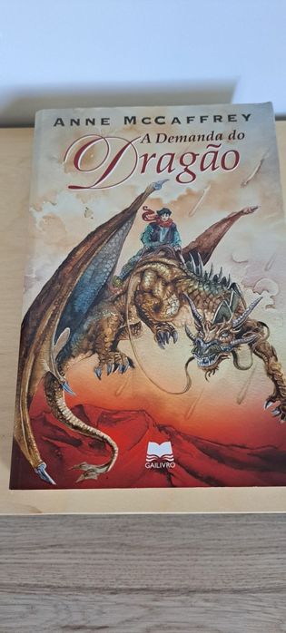 Vários livros de diferentes coleções