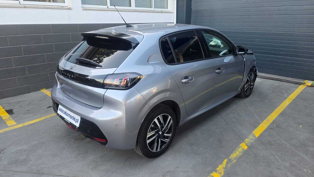 Peugeot 208 1.2 PureTech Allure  -  Salvado