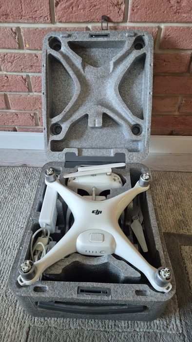 W zestawie Dron Dji phantom 4 ipad mini 4