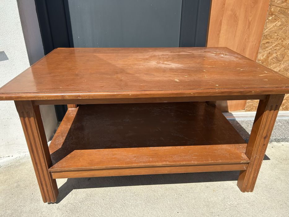 Mesa de sala em madeira