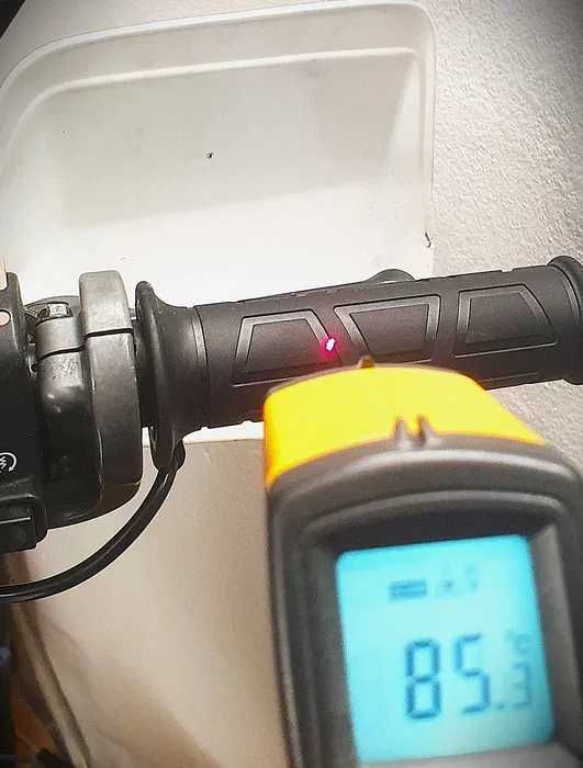 Podgrzewane manetki motocyklowe.