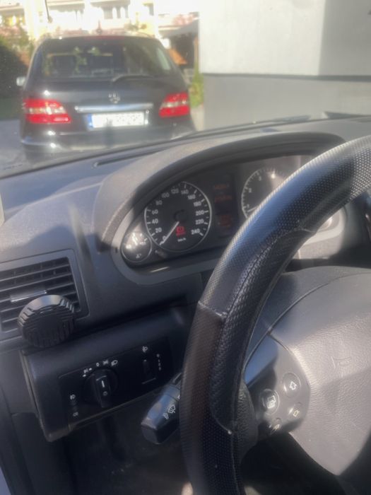 Mercedes A 169 benzyna