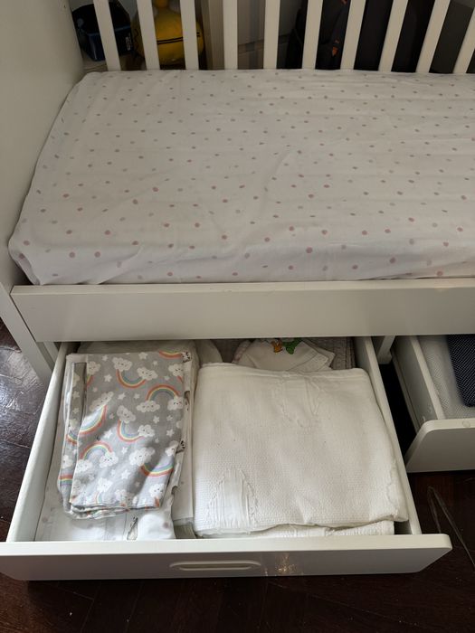 Berço 120x60 cm IKEA com colchão  lusocolchão em optimo estado. O colchao tem marcas de uso.  O berco é regulavel e tem os acessorios completos.
