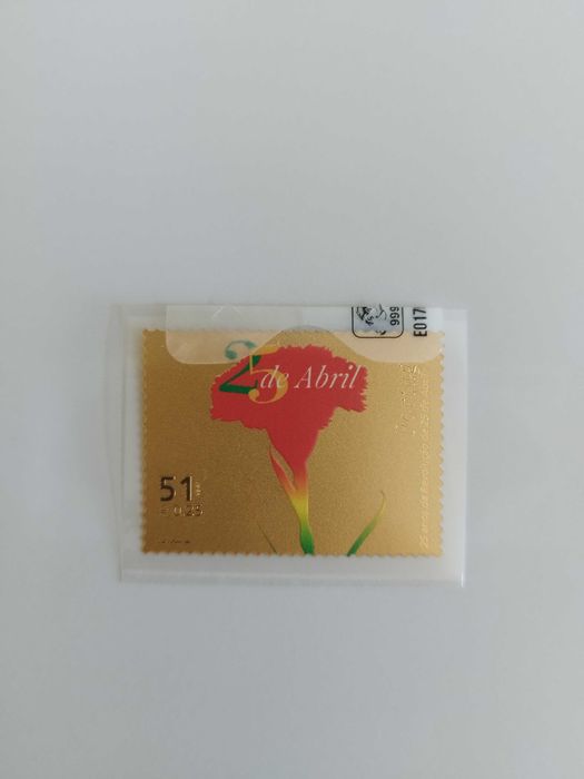 2° edição do Livro 25 Abril- 50 Anos de Democracia- selo ouro