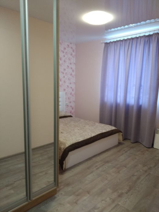 Великий будинок, лазня , басейн.