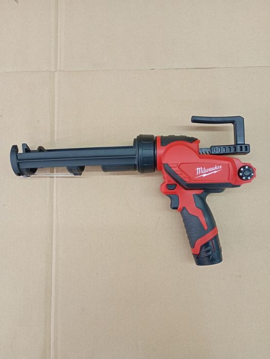 Pistolet do silikonu klejenia Milwaukee M12 PCG