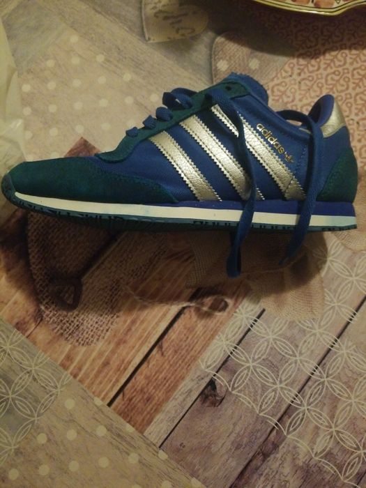 Vendo tenis verdadeiros adidas azuis e riscas prateadas
