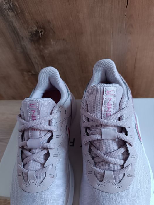 Sprzedam damskie sportowe buty Nike Legend essential 2 w roz 37,5.Jak nowe.
