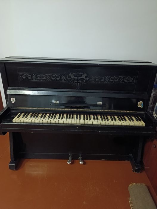 Продаю  піаніно!!