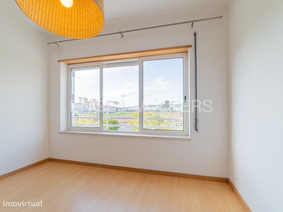 Espaçoso T2 com garagem e arrecadação