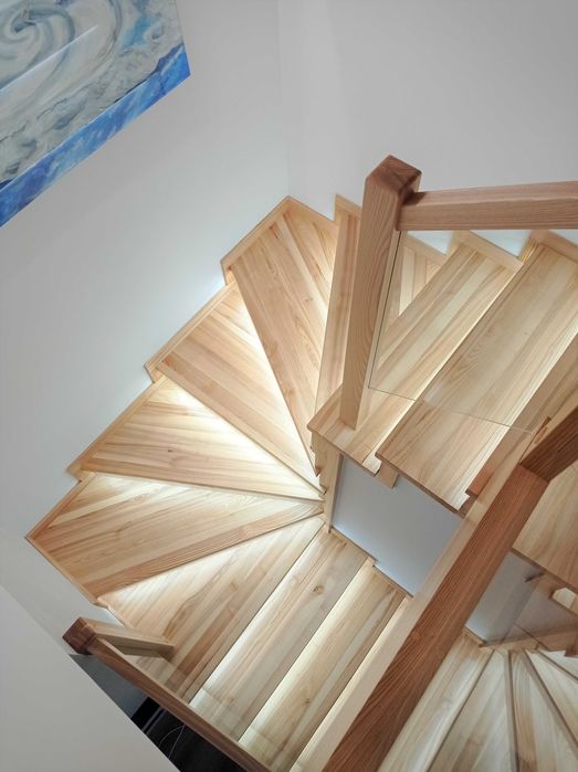 Schody drewniane z litego drewna