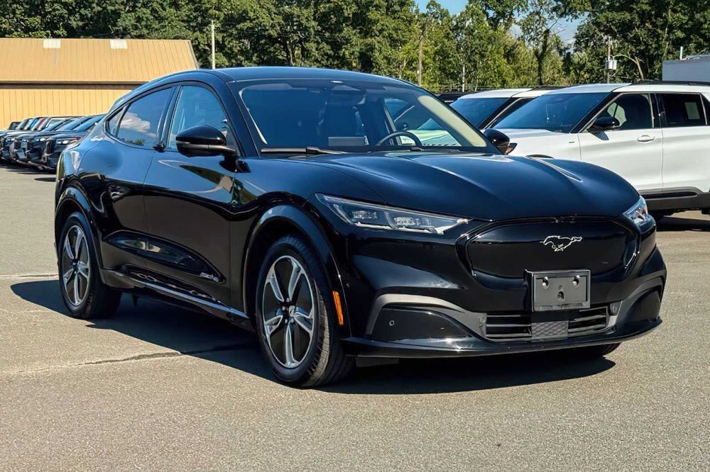 Ford Mustang Mach-E Premium      2023