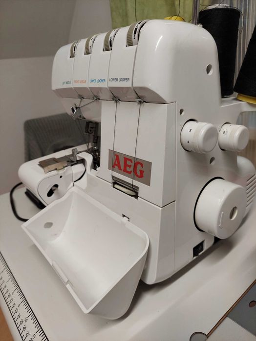 Продам 4 нитковий оверлок AEG 320 .