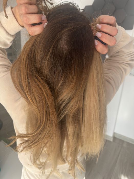 Naturalne włosy po micro ringach brąz blond