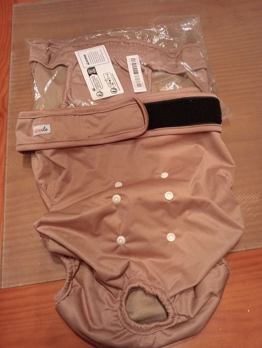 Pack de 2 fraldas para cães laváveis.