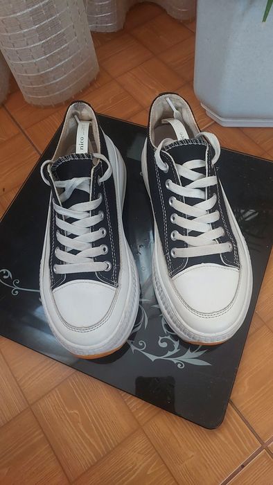 Кеди на високій підошви