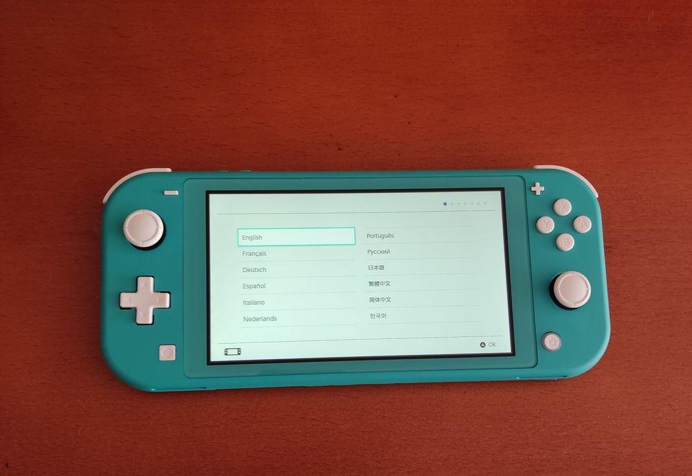 Selling Nintendo Switch Lite + 1 game of your choice!64286376724353123