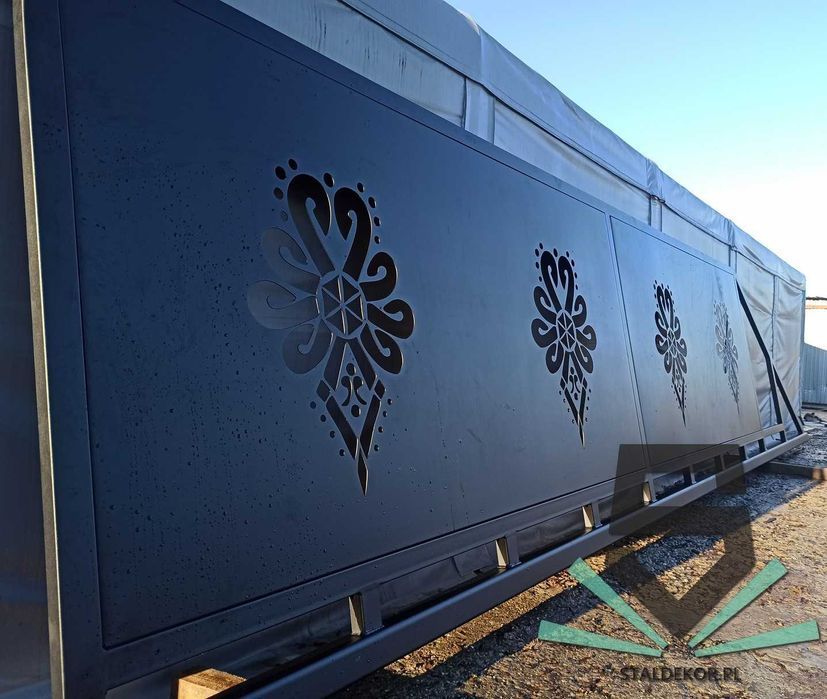 Brama przesuwna 5x1,5m wycinana laserowo, CNC,  panelowa.  Corten