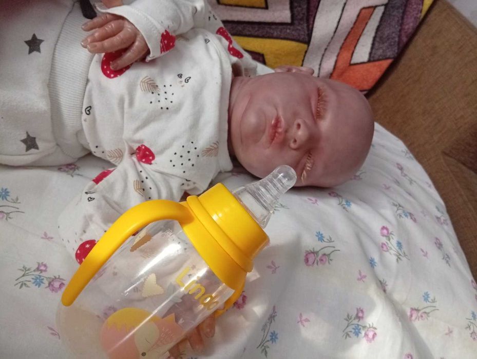 Лялька реборн з молду лаура.